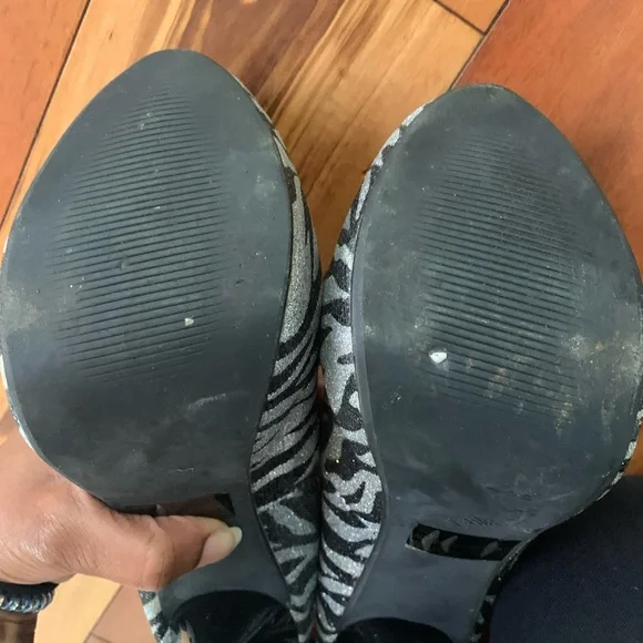 Charlotte Russe Platform Pumps Heels Slip On Stiletto Glitter Zebra Print Gray 9 - Picture 5 of 5